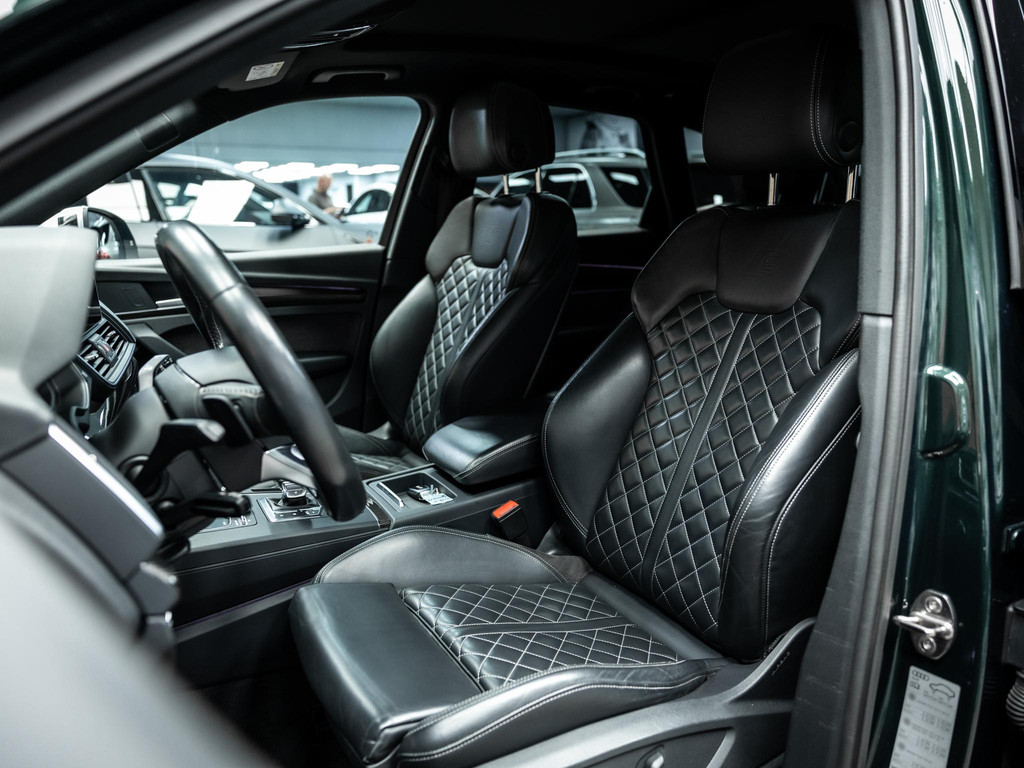 54780583-2.jpg